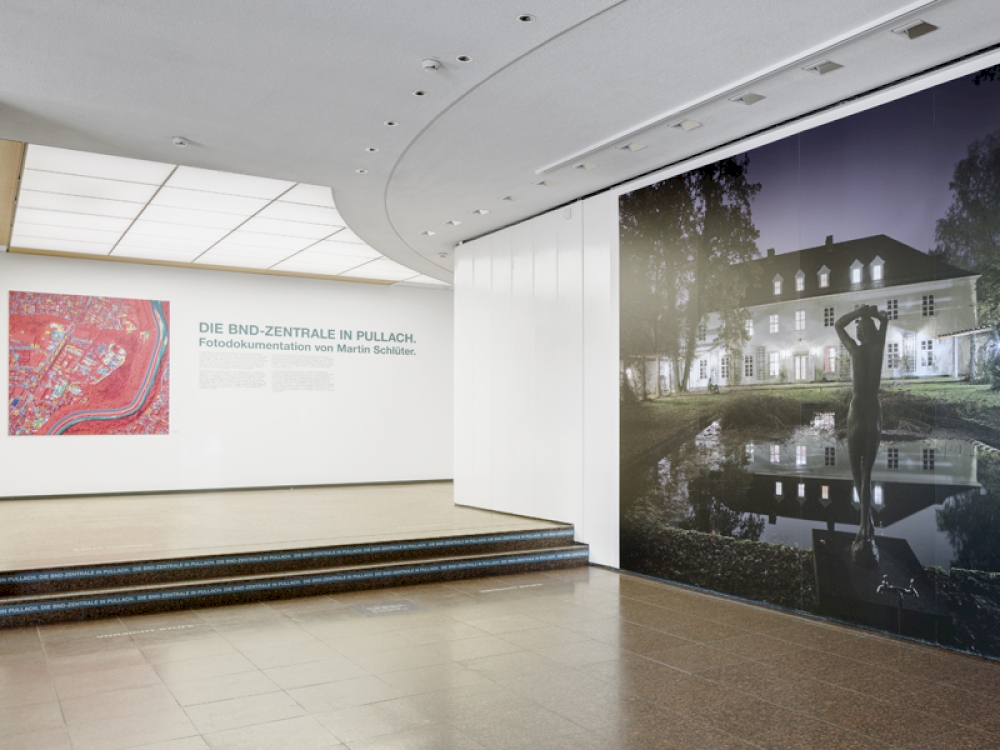 DIE BND-ZENTRALE IN PULLACH. Fotodokumentation von Martin Schlüter ...