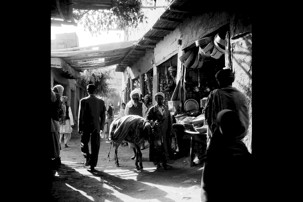Afghanistan, Basarstraße in Ghazni, 1953 © Yvonne v. Schweinitz / Kunstfoyer