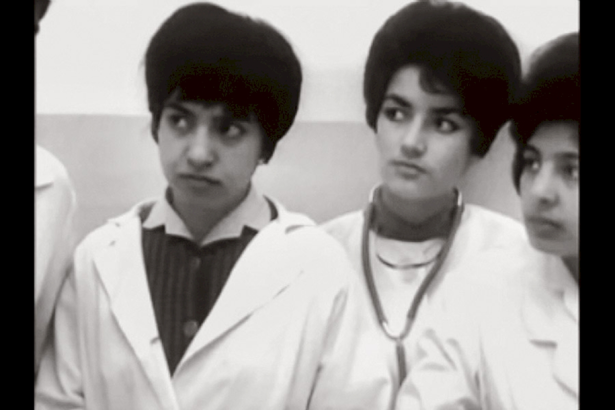 Afghanische Wochenschau (filmstill), Wiedereröffnung der Universität Kabul nach längerer Renovierung, Lehrveranstaltung Fakultät Medizin, 1969 © Afghan Film, Kabul / Kunstfoyer