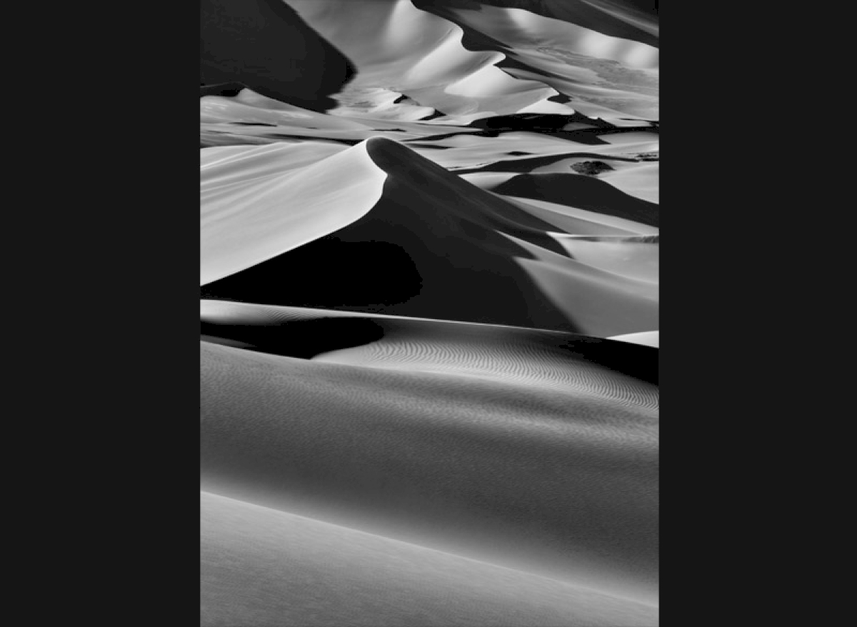 Large sand dunes between Albrg and Tin Merzouga, Tadrart.  South of Djanet. Algeria. 2009. © Sebastião Salgado / Amazonas images