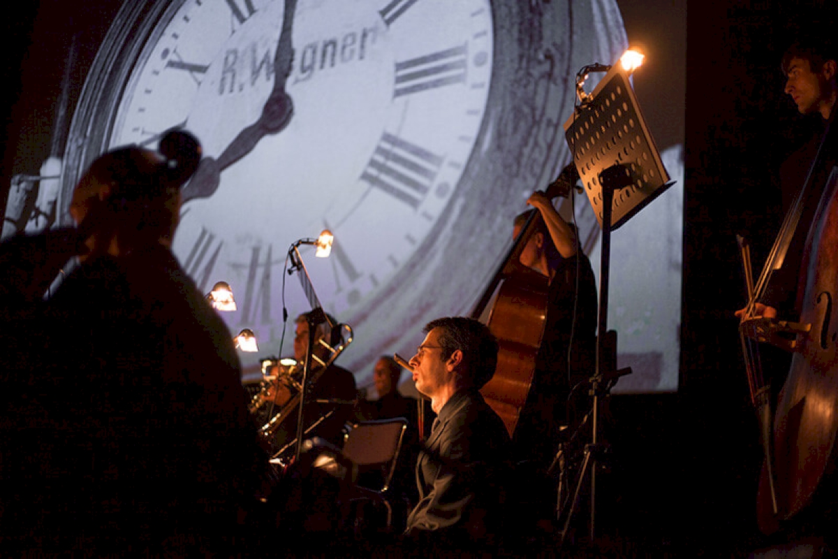Die Filmbilder von 1927 verbinden sich mit der Musik von Tobias PM Schneid (2016) © DOK.fest