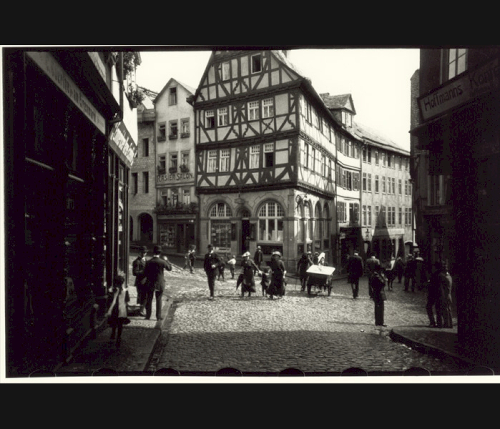 Oskar Barnack, Eisenmarkt, Wetzlar, 1913 © Leica Camera AG, 2016 / Kunstfoyer