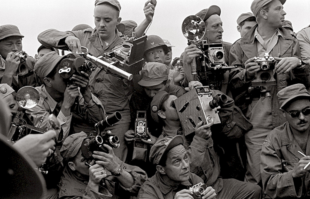 Werner Bischof, «Hyänen der Schlachtfelder», Kaesong, Korea, Juli 1951, © 2016 Werner Bischof / Magnum Photos