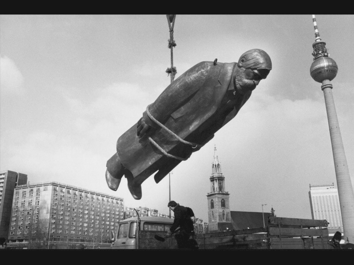 From the series „The Monument “ © Sibylle Bergemann / OSTKREUZ
