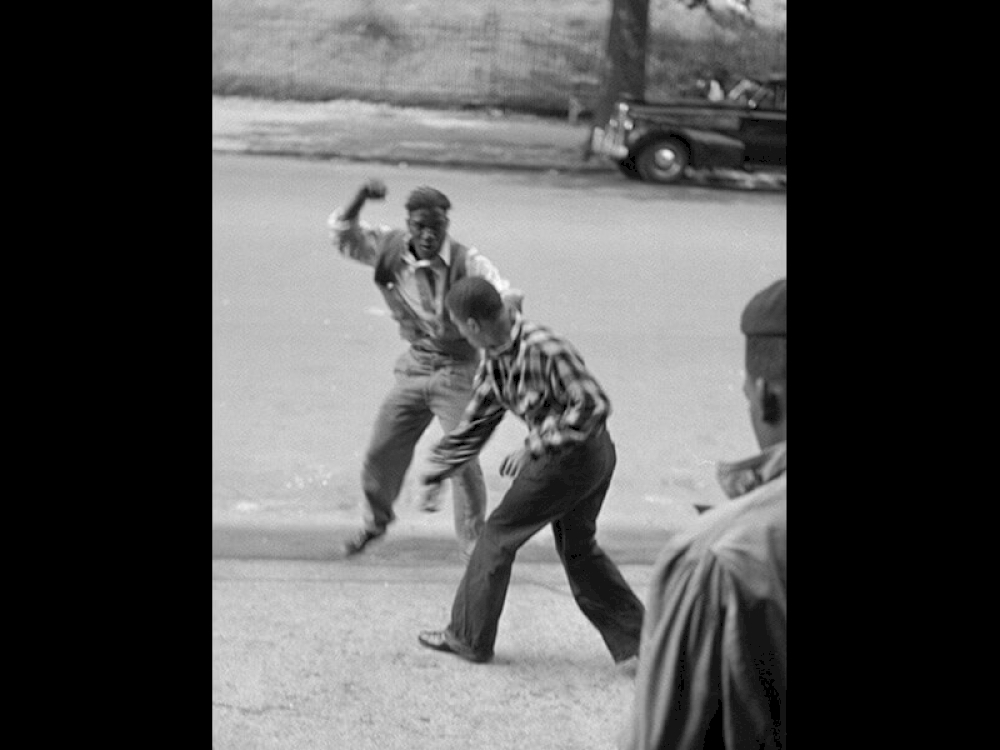 Untitled, Harlem, New York, 1948 - Photograph by Gordon Parks ©The Gordon Parks Foundation