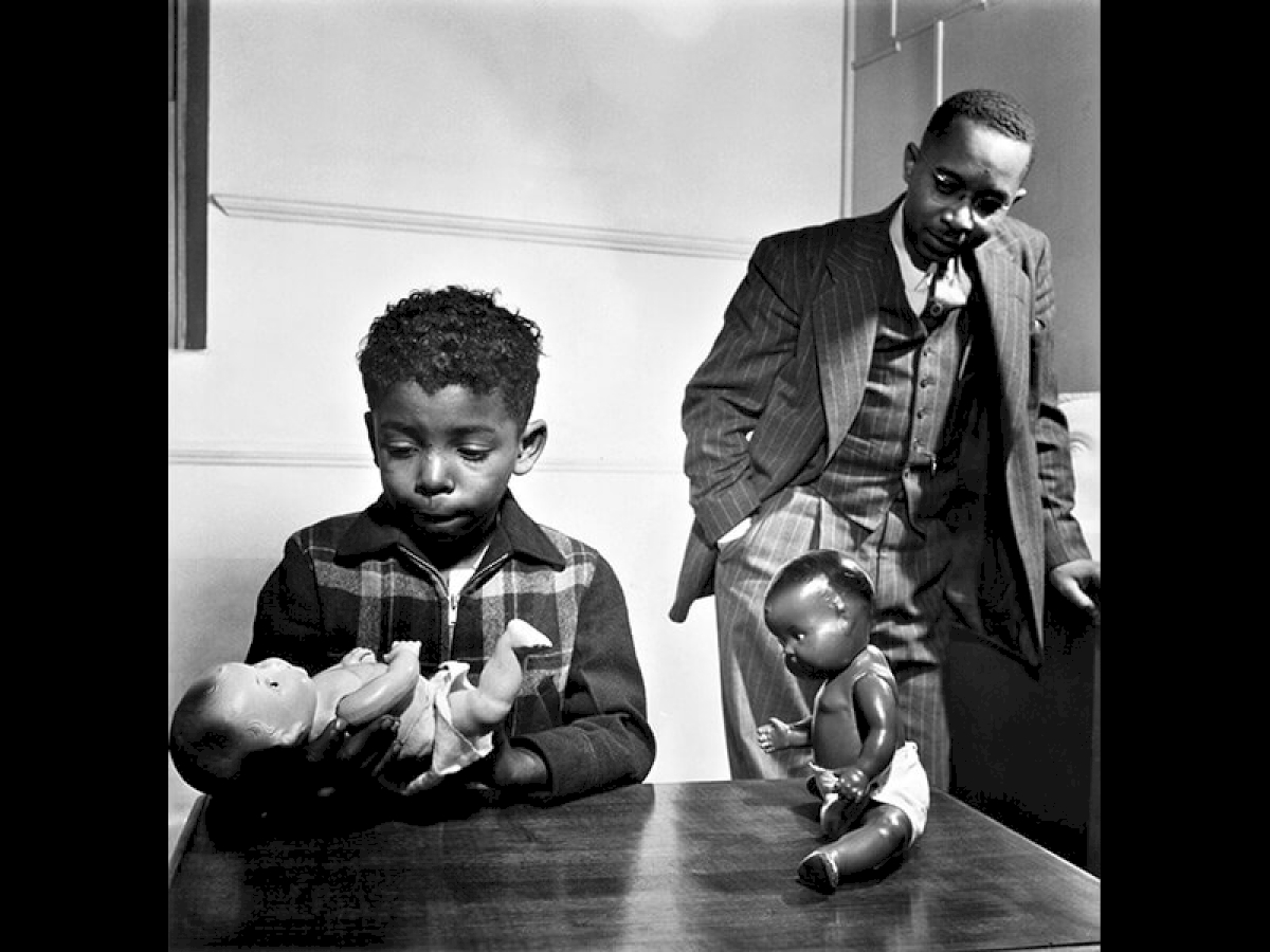 Untitled, Harlem, New York, 1947 - Photograph by Gordon Parks ©The Gordon Parks Foundation
