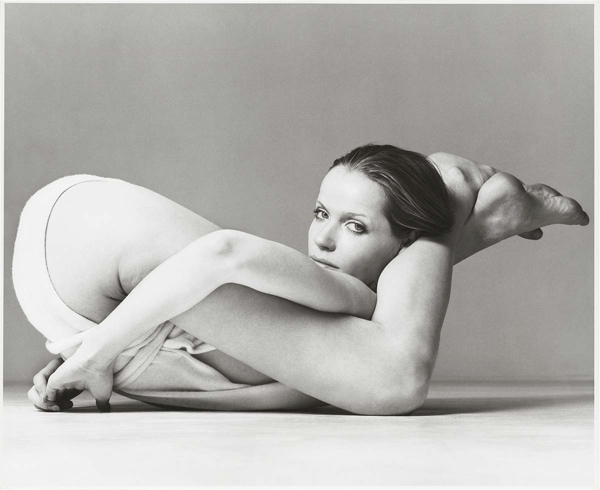 Richard Avedon, Verushka, Wrap by Giorgio de Sant’Angelo, New York 1972 © The Richard Avedon Foundation