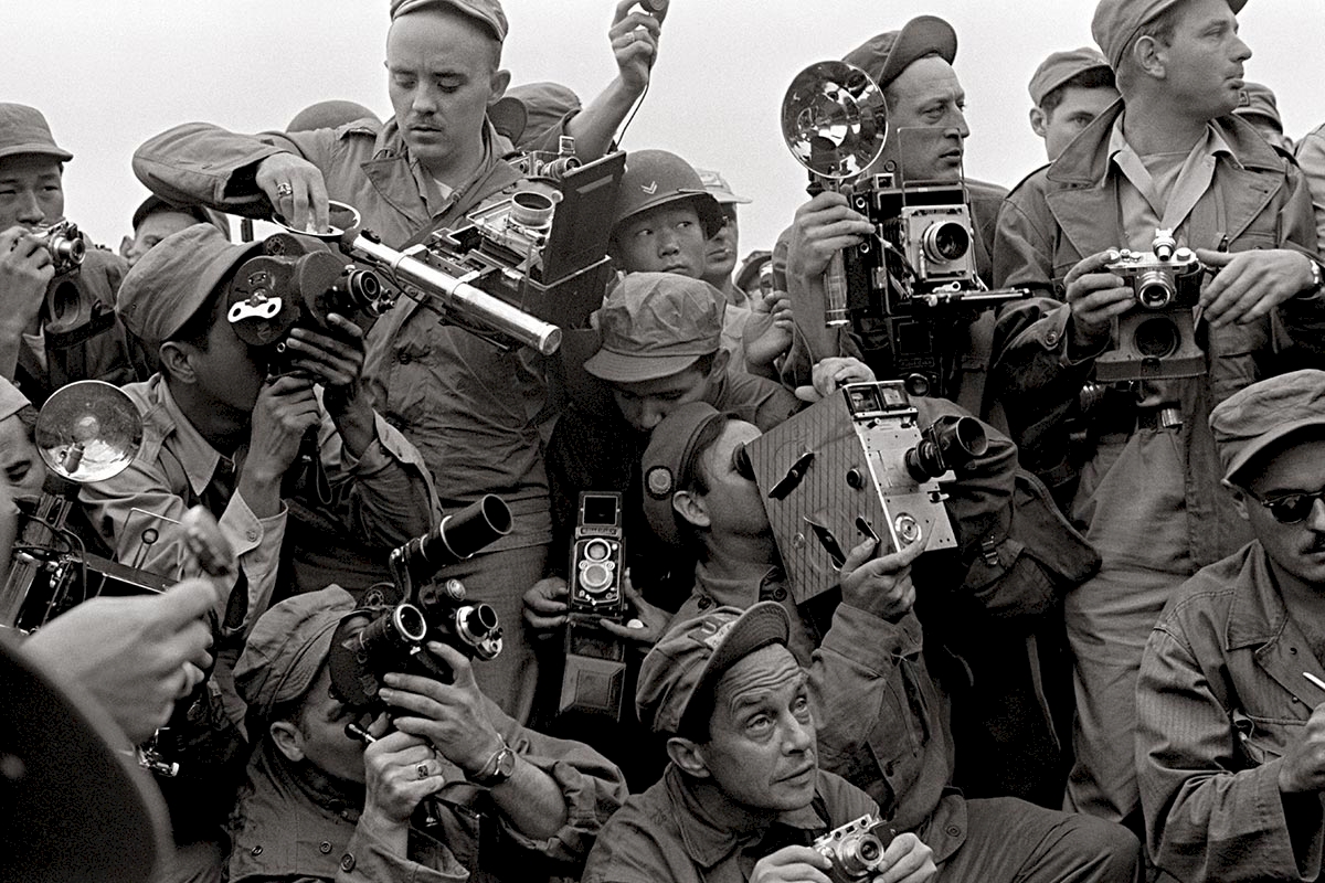 Werner Bischof, «Hyänen der Schlachtfelder», Kaesong, Korea, Juli 1951, © 2016 Werner Bischof / Magnum Photos