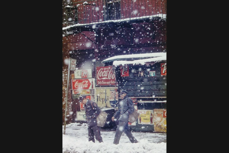 Saul Leiter, Postmen, 1952, © Saul Leiter Foundation