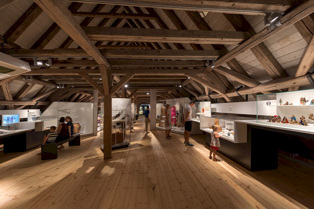 Einblick in die Ausstellung 'Geschichten aus Schwaben' im Museum Oberschönenfeld | Foto: Andreas Brücklmair, Augsburg