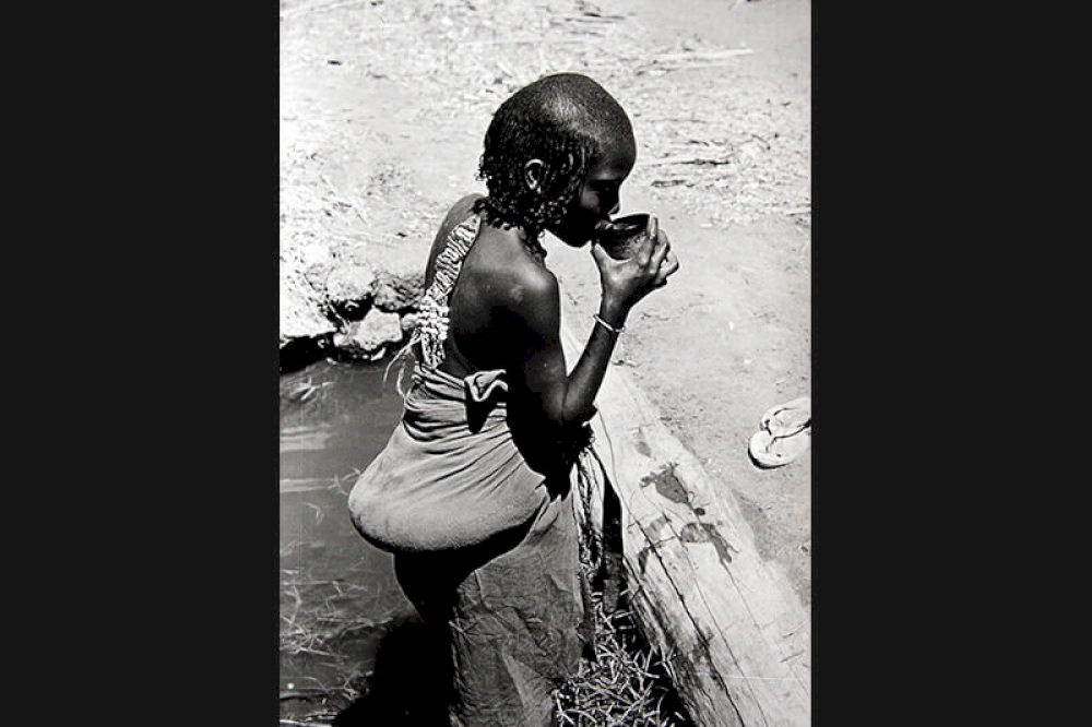 Am Wasserloch, Äthiopien © Nachlass Toni Schneiders/Stiftung F.C. Gundlach