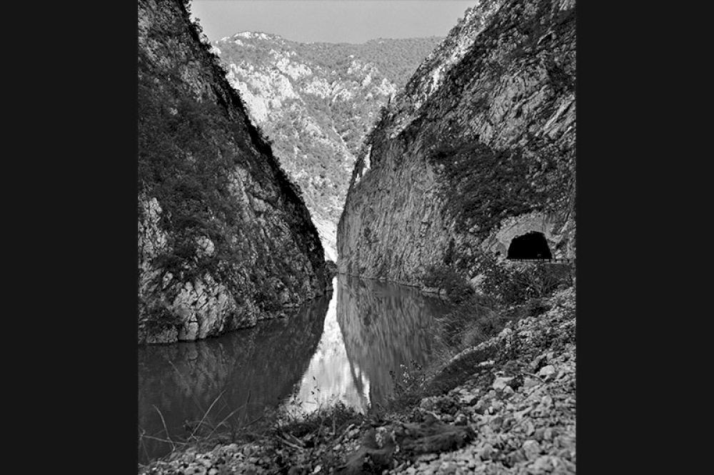 Vbras-Schlucht, Jugoslawien 1965 © Nachlass Toni Schneiders/Stiftung F.C. Gundlach