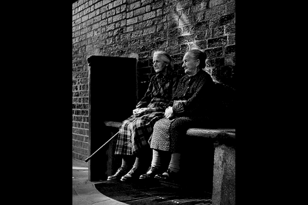 Frauen, Lübeck 1950 © Nachlass Toni Schneiders/Stiftung F.C. Gundlach