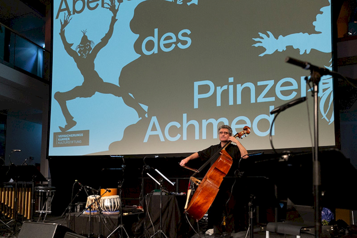 Zugabe des gefeierten Bassisten | Foto: Astrid Ackermann