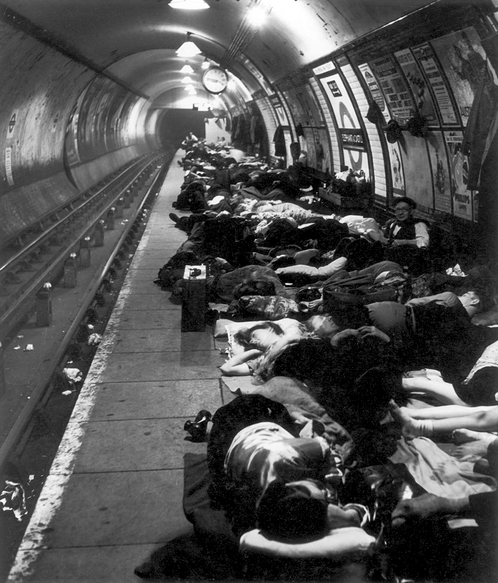 Elephant & Castle Underground, 1940 - Private collection, Courtesy Bill Brandt Archive and Edwynn Houk Gallery © Bill Brandt / Bill Brandt Archive Ltd.