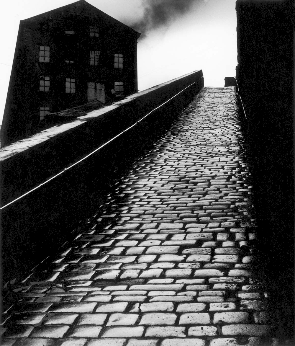 Snicket in Halifax, 1937 - Private collection, Courtesy Bill Brandt Archive and Edwynn Houk Gallery © Bill Brandt / Bill Brandt Archive Ltd.