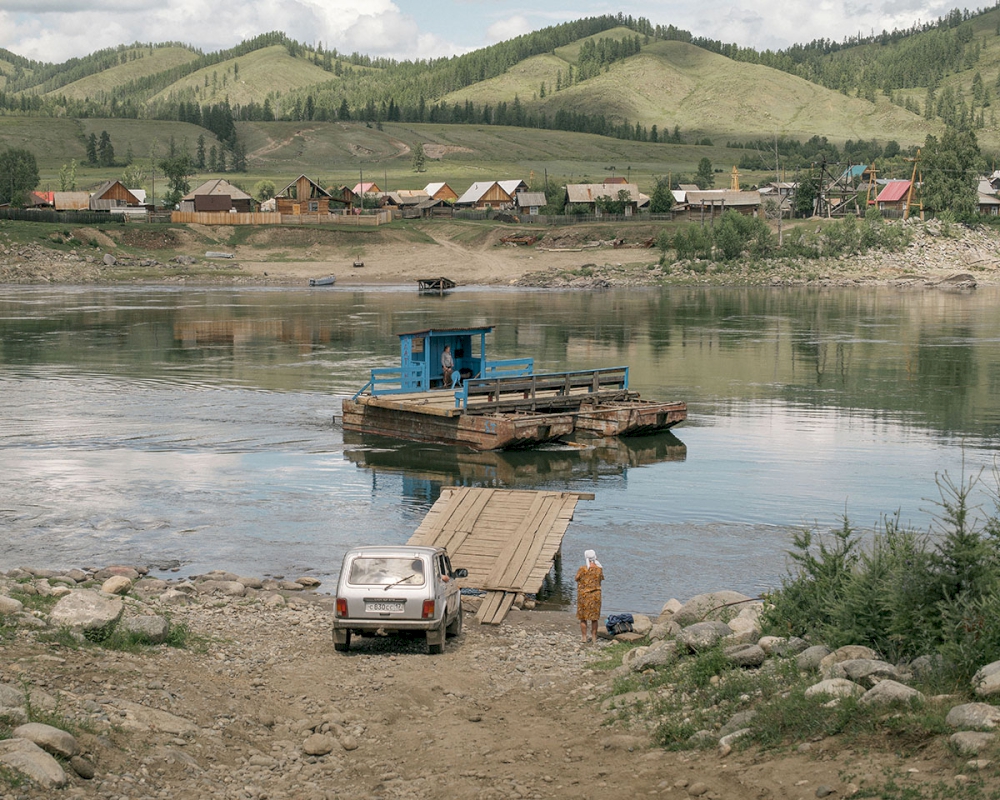 A small ferry boat is the only connection to the village of Old Believers. The Old Believers turned against the reforms of the Patriarch Nikon, who reformed from 1652 texts and rites of Russian Orthodox worship. Therefore, many fled to the most remote areas of Russia. First from the Tsar, later from the Soviets. © Nanna Heitmann/Magnum Photos