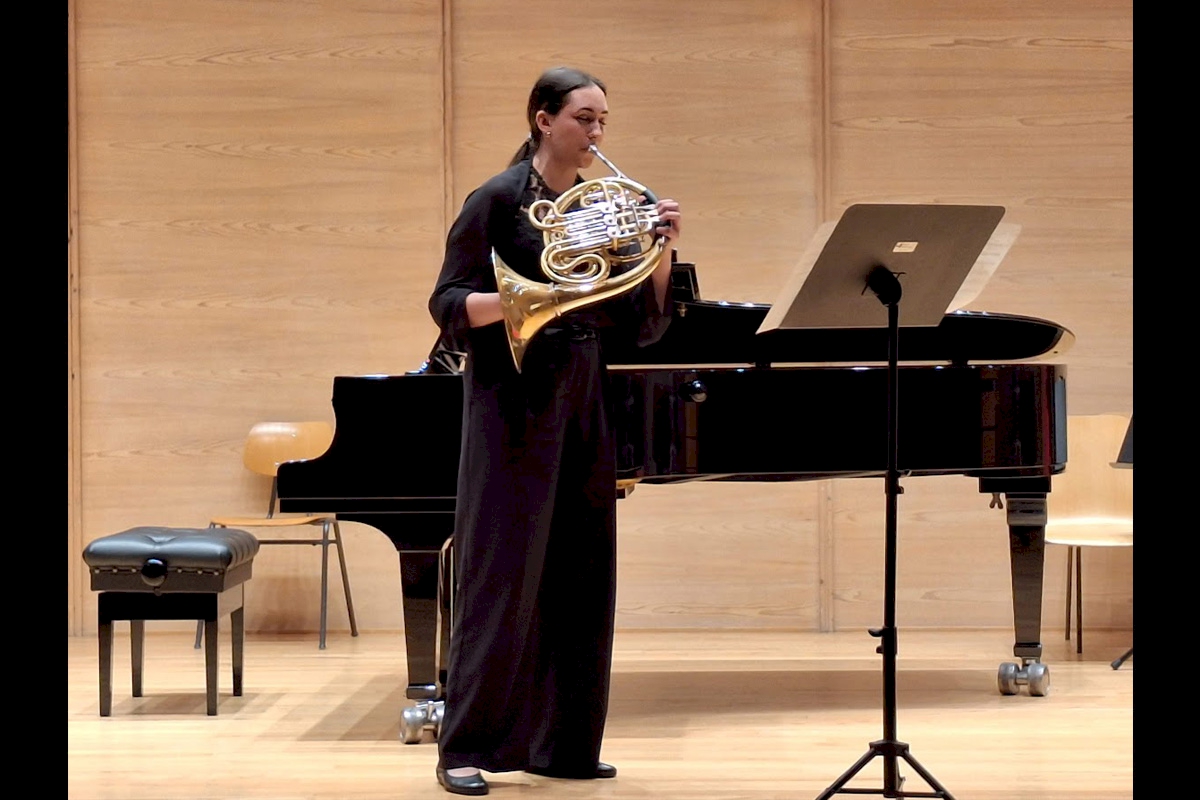 Hanna Arold, Preisträgerin des Sonderpreises für zeitgenössische Musik auf Landesebene 2024; © Foto: Elisabeth Christianus